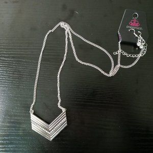 Paparazzi set (earring/necklace)